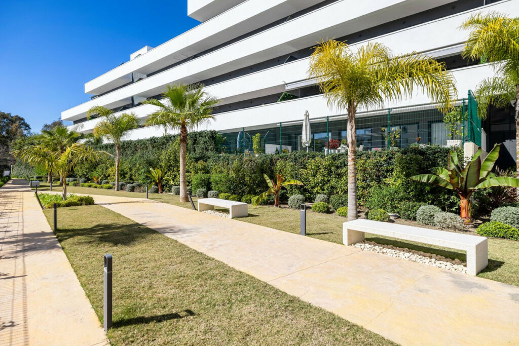 Middle Floor Apartment Estepona Málaga - image 33