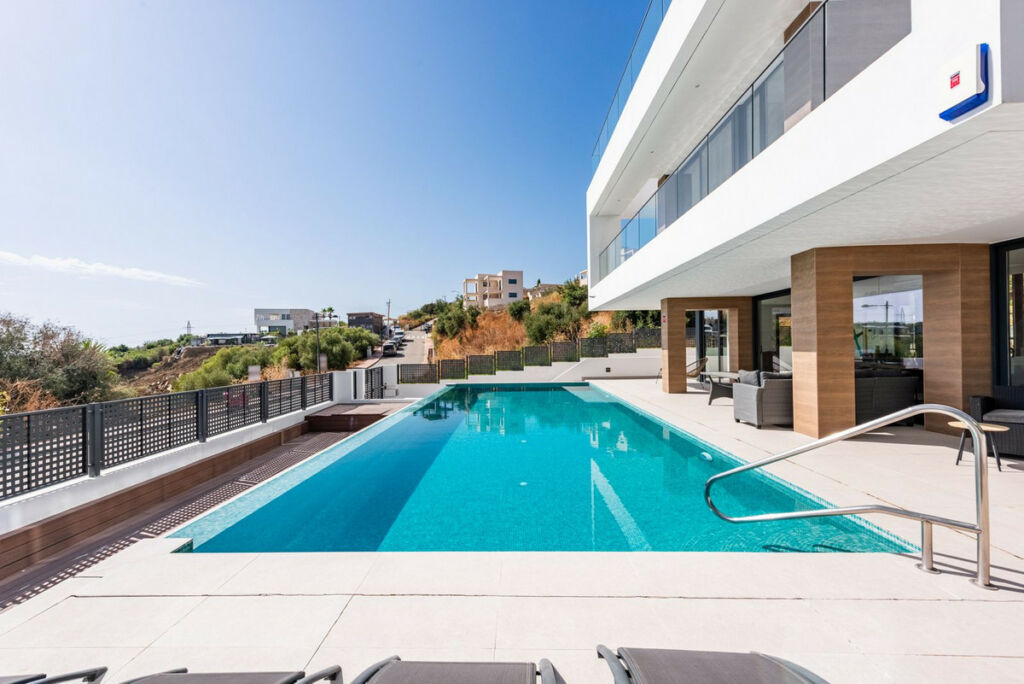 Detached Villa Estepona Málaga - image 32