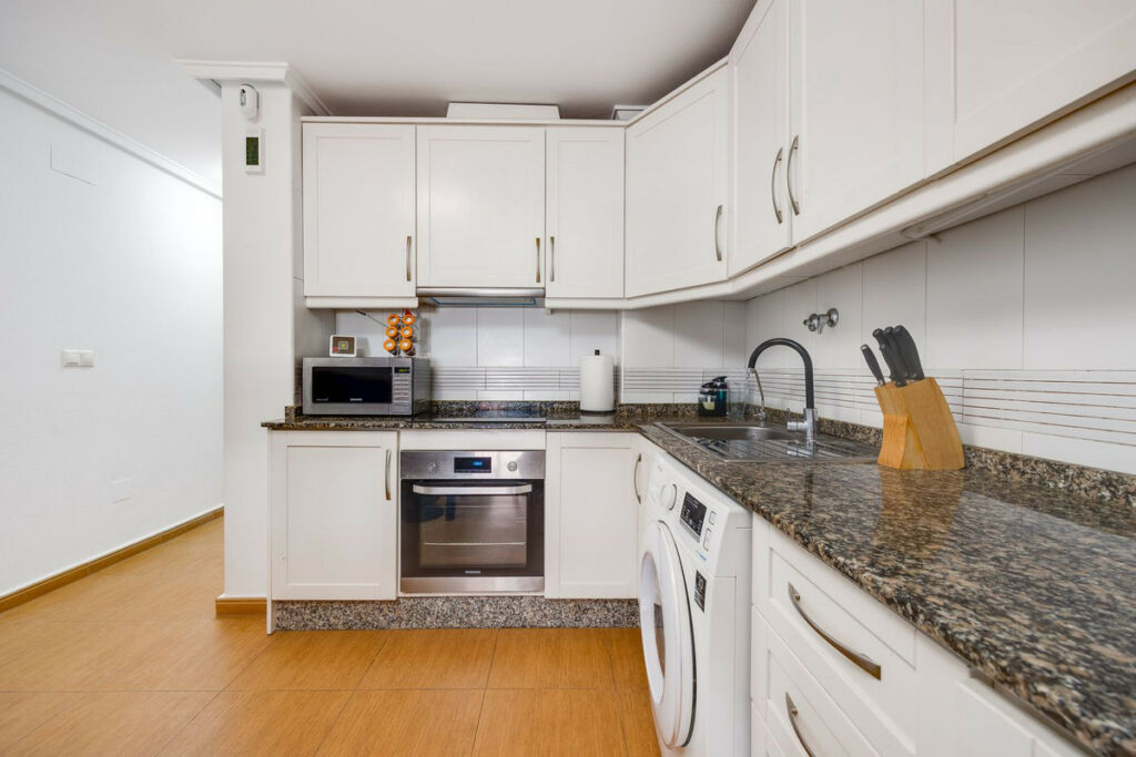 Middle Floor Apartment Torrevieja Alicante - image 33