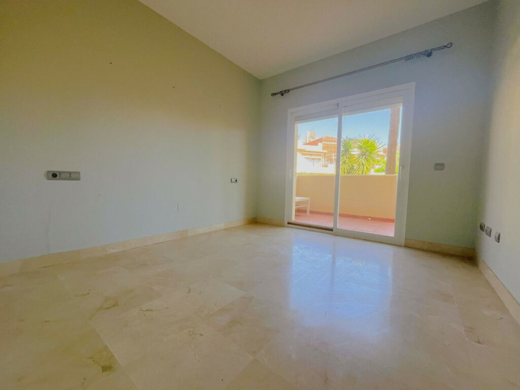 Middle Floor Apartment Estepona Málaga - image 33