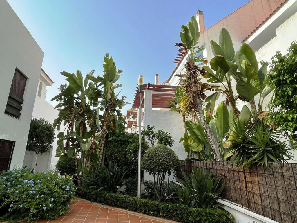 Middle Floor Apartment Nueva Andalucía Málaga - image 33