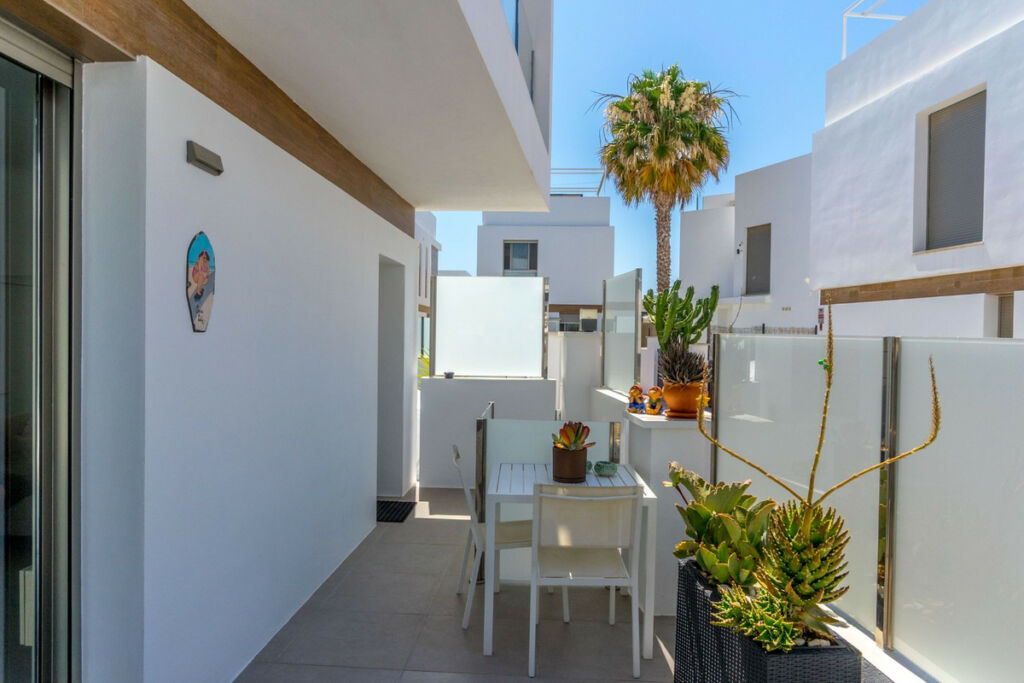 Detached Villa Villamartin Alicante - image 33