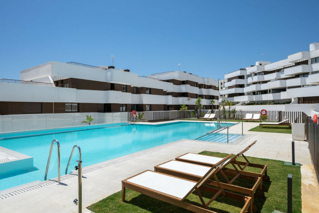 Middle Floor Apartment Estepona Málaga - image 33