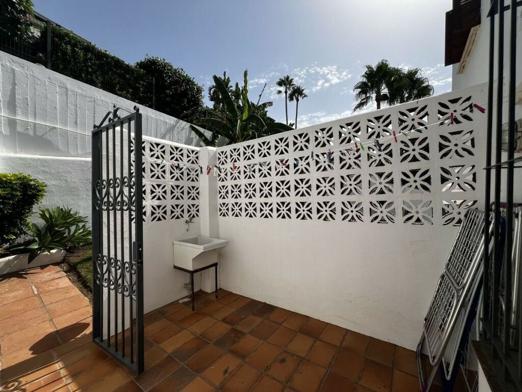 Detached Villa Estepona Málaga - image 33
