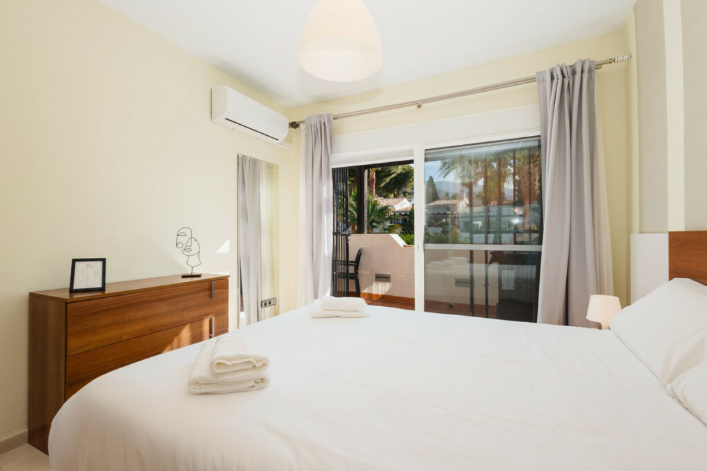 Middle Floor Apartment Sierra Blanca Málaga - image 33