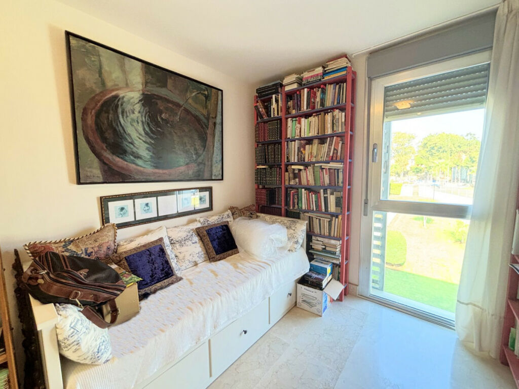 Penthouse La Duquesa Málaga - image 33