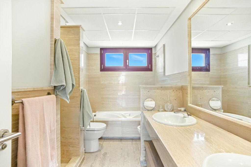 Townhouse Benahavís Málaga - image 33