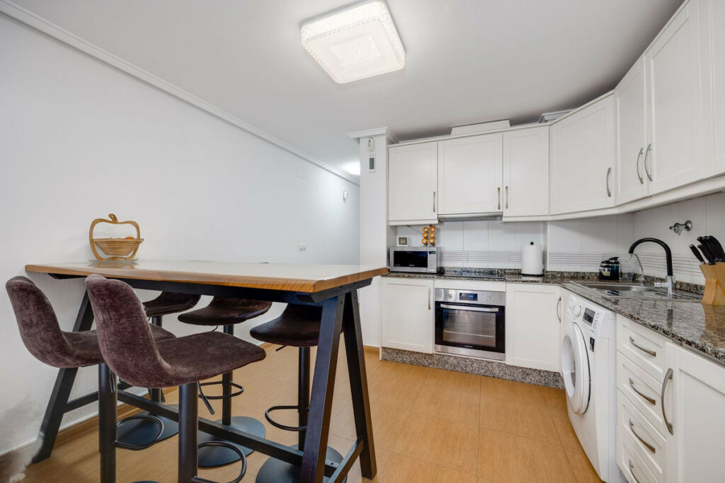 Middle Floor Apartment Torrevieja Alicante - image 34