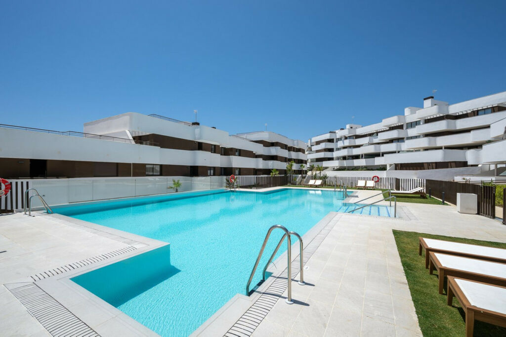Middle Floor Apartment Estepona Málaga - image 34