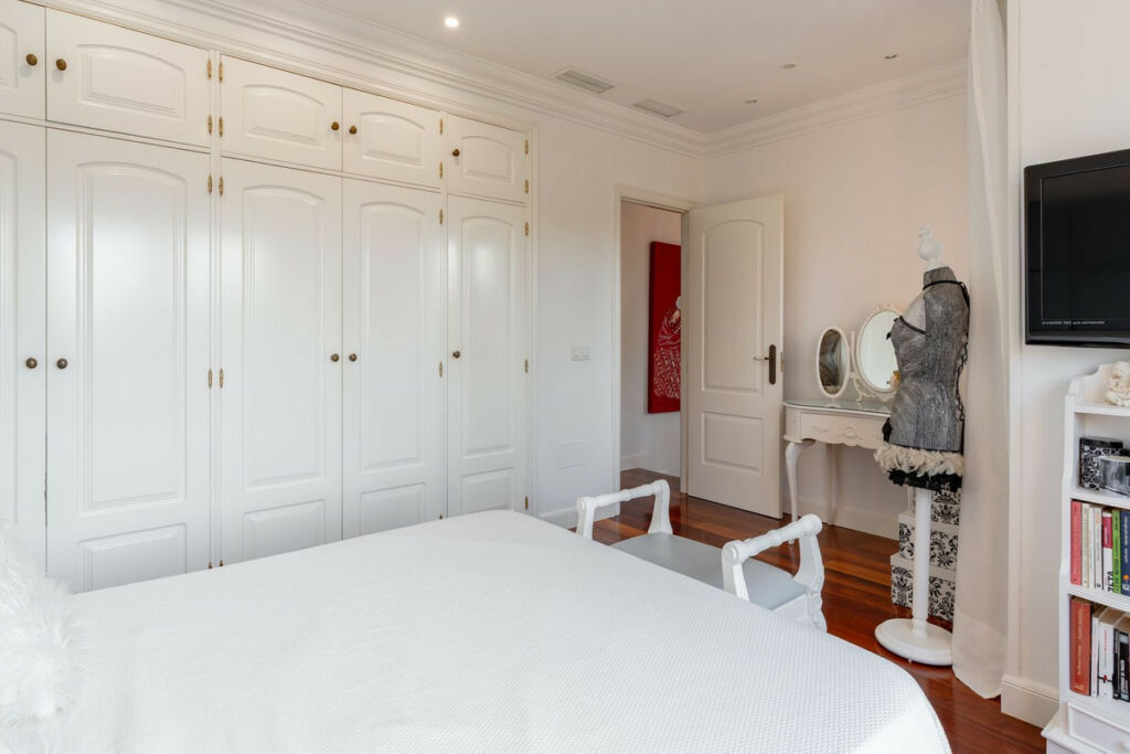 Detached Villa Sierrezuela Málaga - image 34