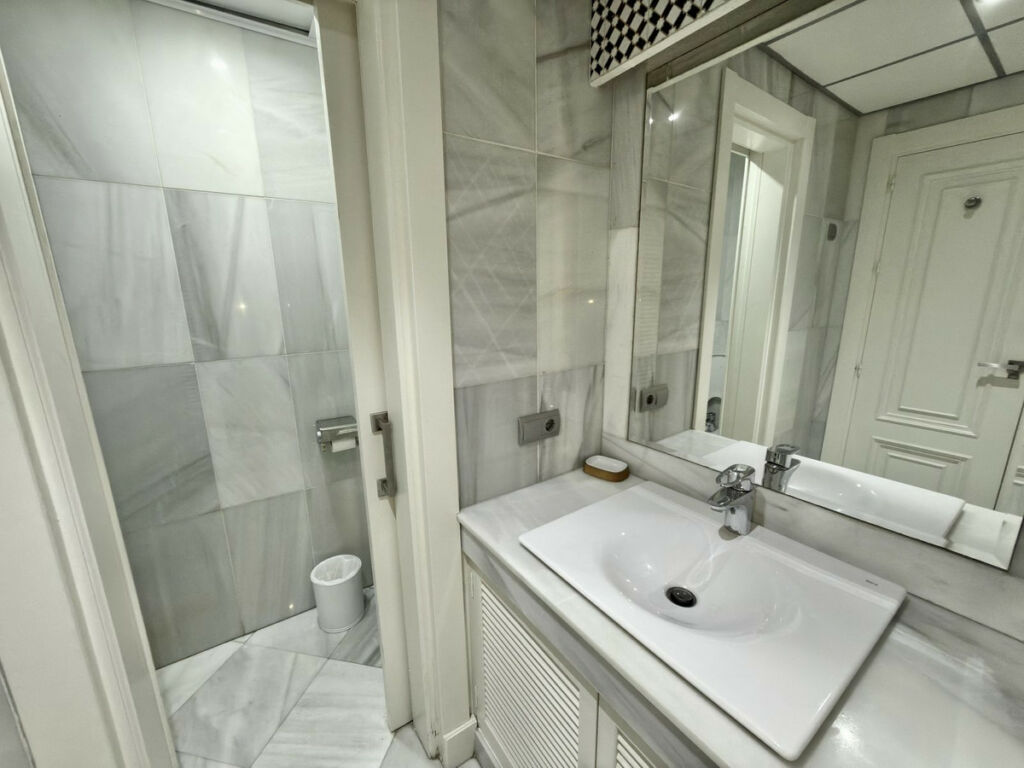Duplex Puerto Banús Málaga - image 33