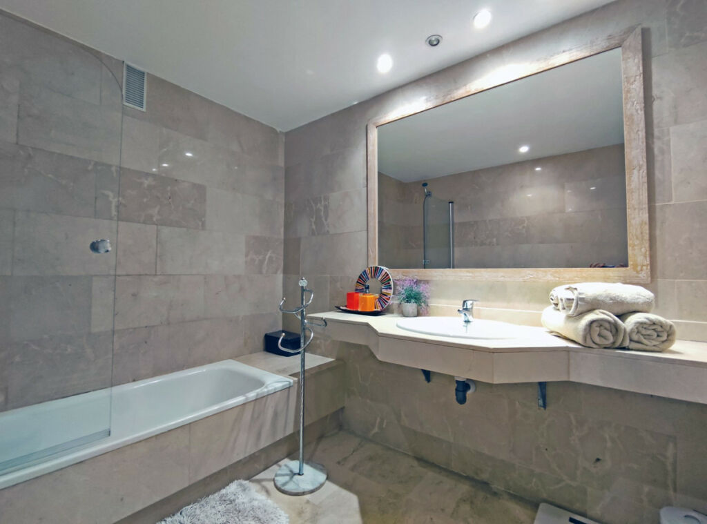 Middle Floor Apartment Puerto Banús Málaga - image 34