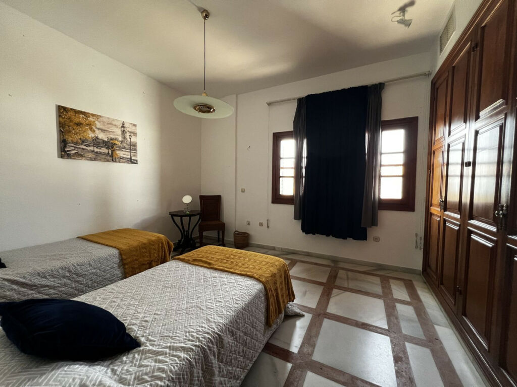 Detached Villa Estepona Málaga - image 34