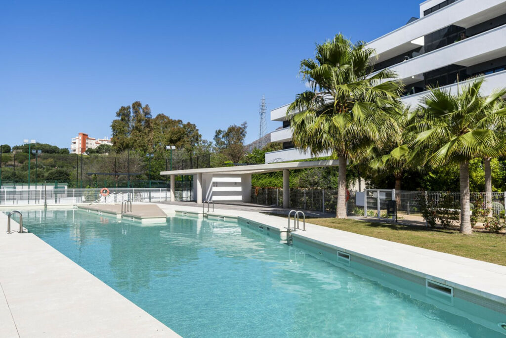 Middle Floor Apartment Estepona Málaga - image 34