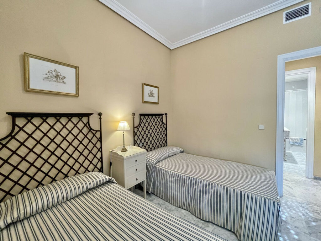 Ground Floor Apartment The Golden Mile Málaga - image 27