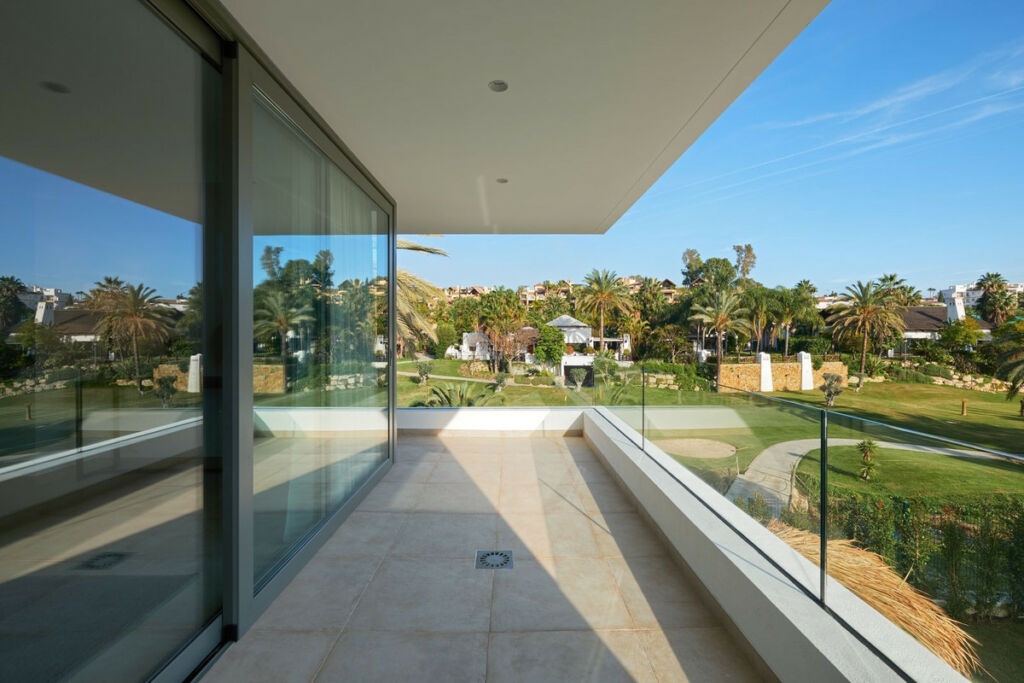 Detached Villa Estepona Málaga - image 34