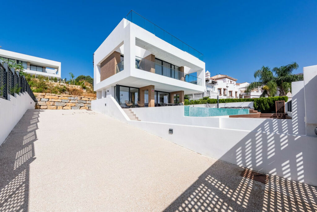Detached Villa Estepona Málaga - image 33