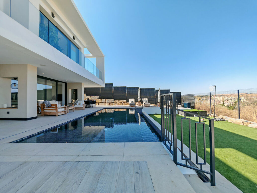 Detached Villa Estepona Málaga - image 34