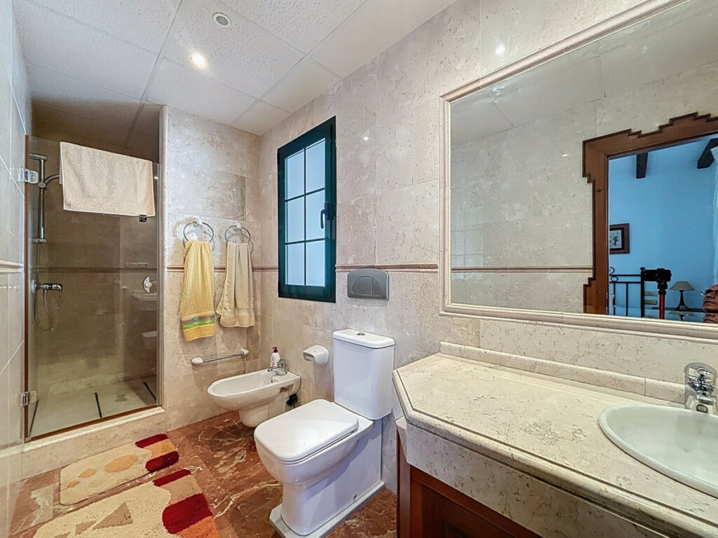 Detached Villa La Viñuela Málaga - image 34