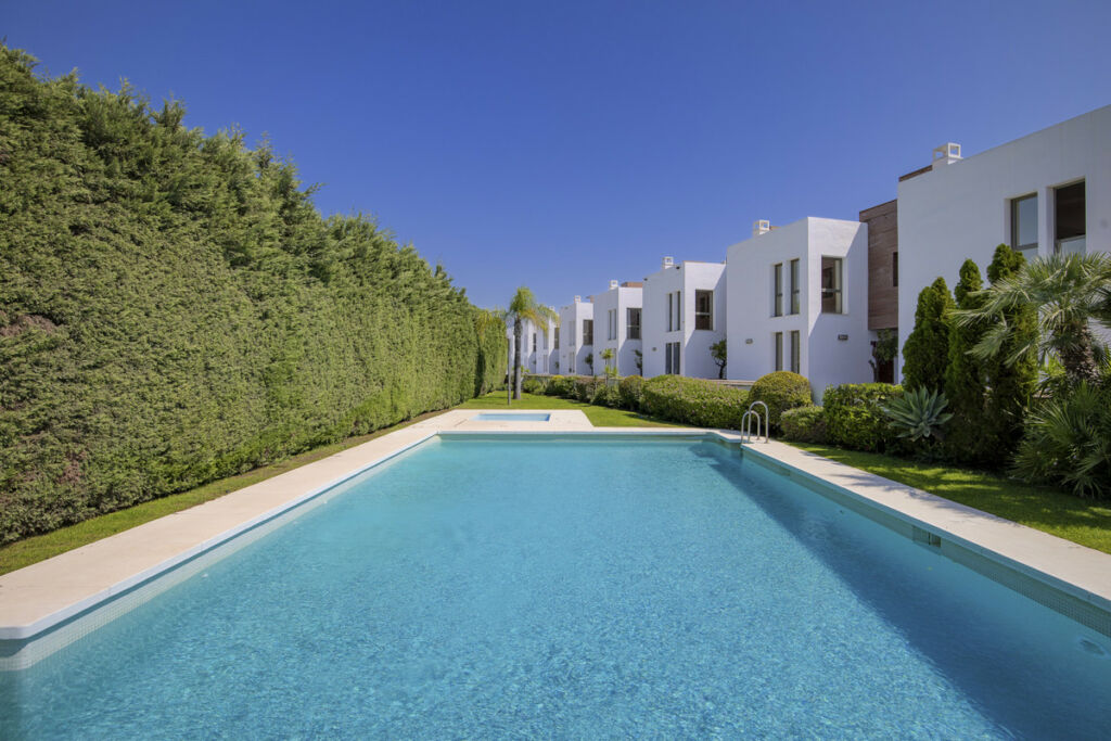 Townhouse Benahavís Málaga - image 3