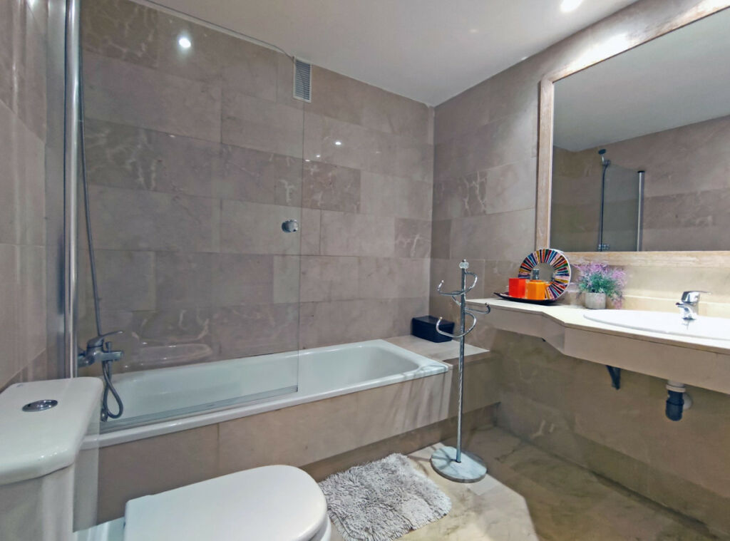 Middle Floor Apartment Puerto Banús Málaga - image 35
