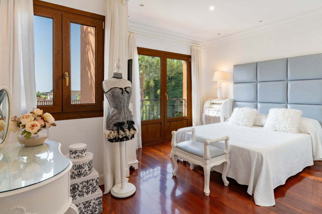 Detached Villa Sierrezuela Málaga - image 35