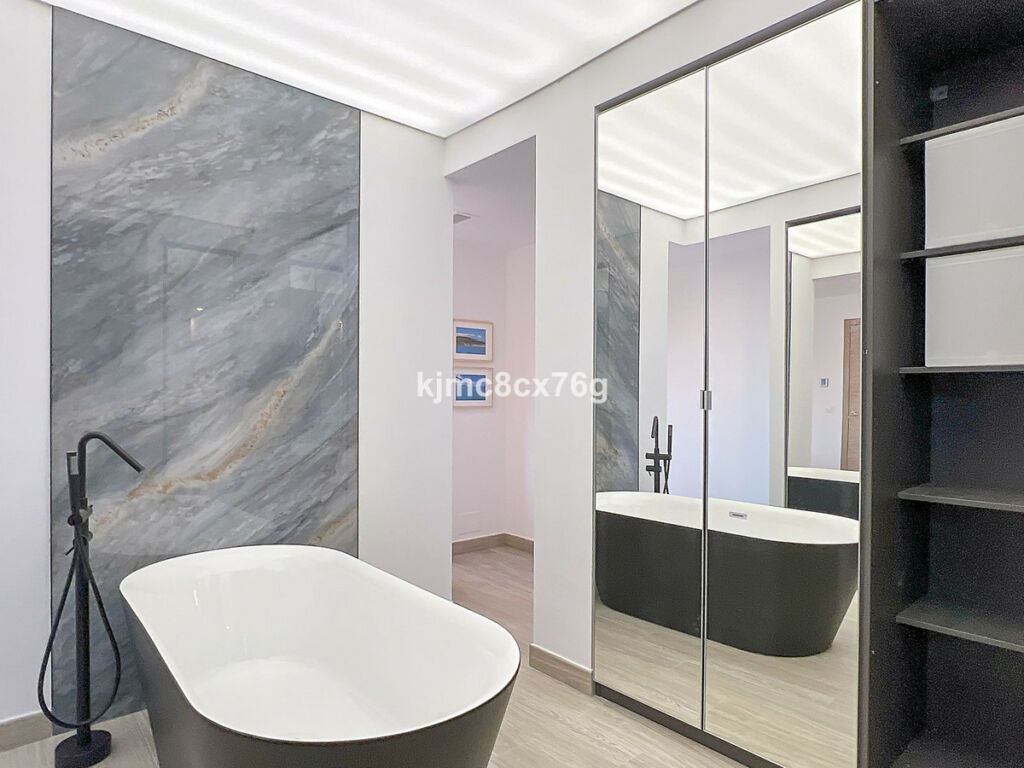 Detached Villa Riviera del Sol Málaga - image 35