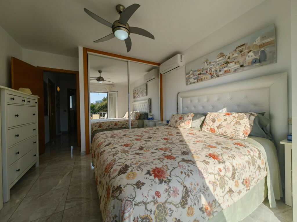 Detached Villa Estepona Málaga - image 35