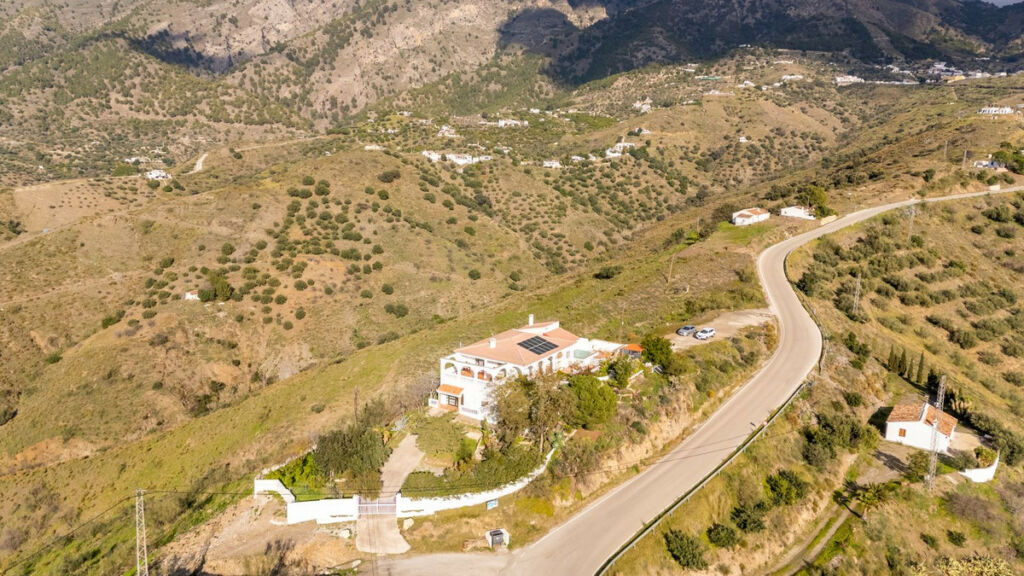 Detached Villa La Viñuela Málaga - image 35