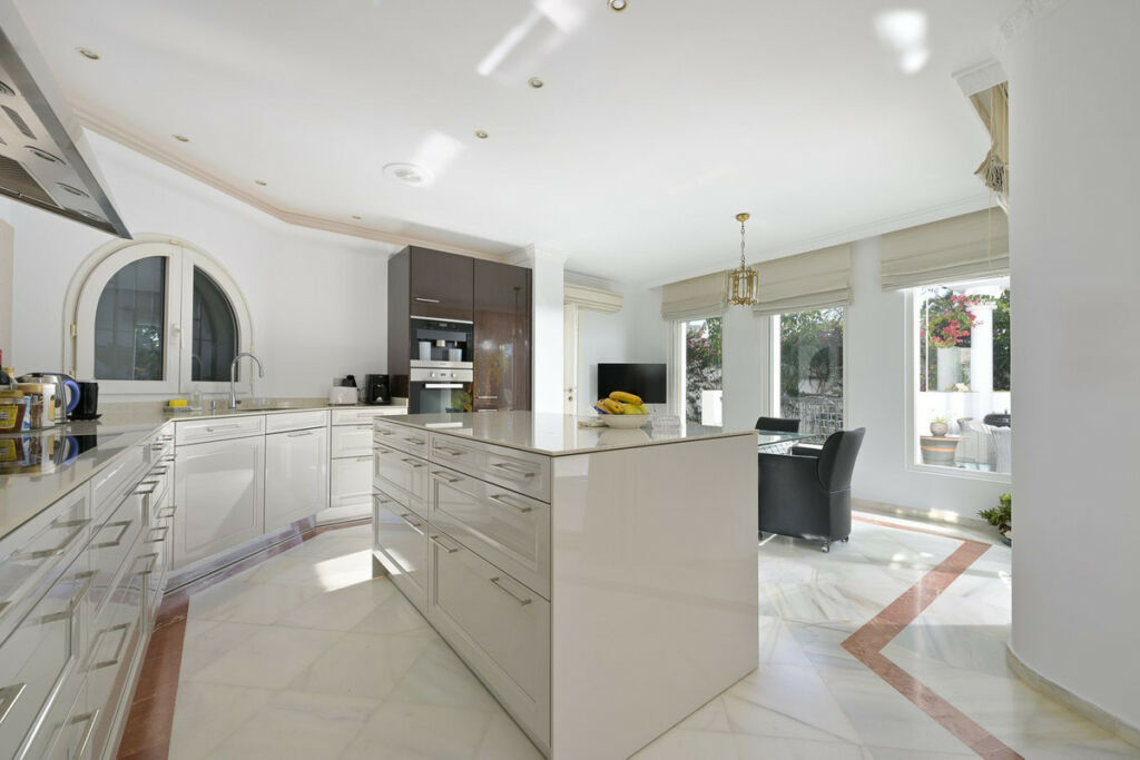 Detached Villa Marbesa Málaga - image 35