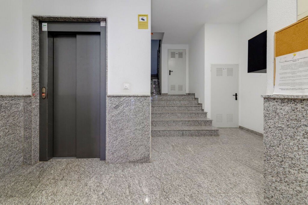 Middle Floor Apartment Torrevieja Alicante - image 35