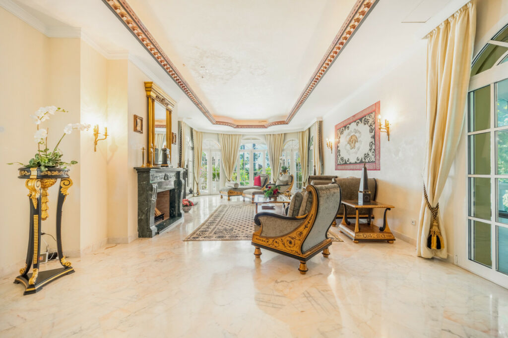 Detached Villa The Golden Mile Málaga - image 35