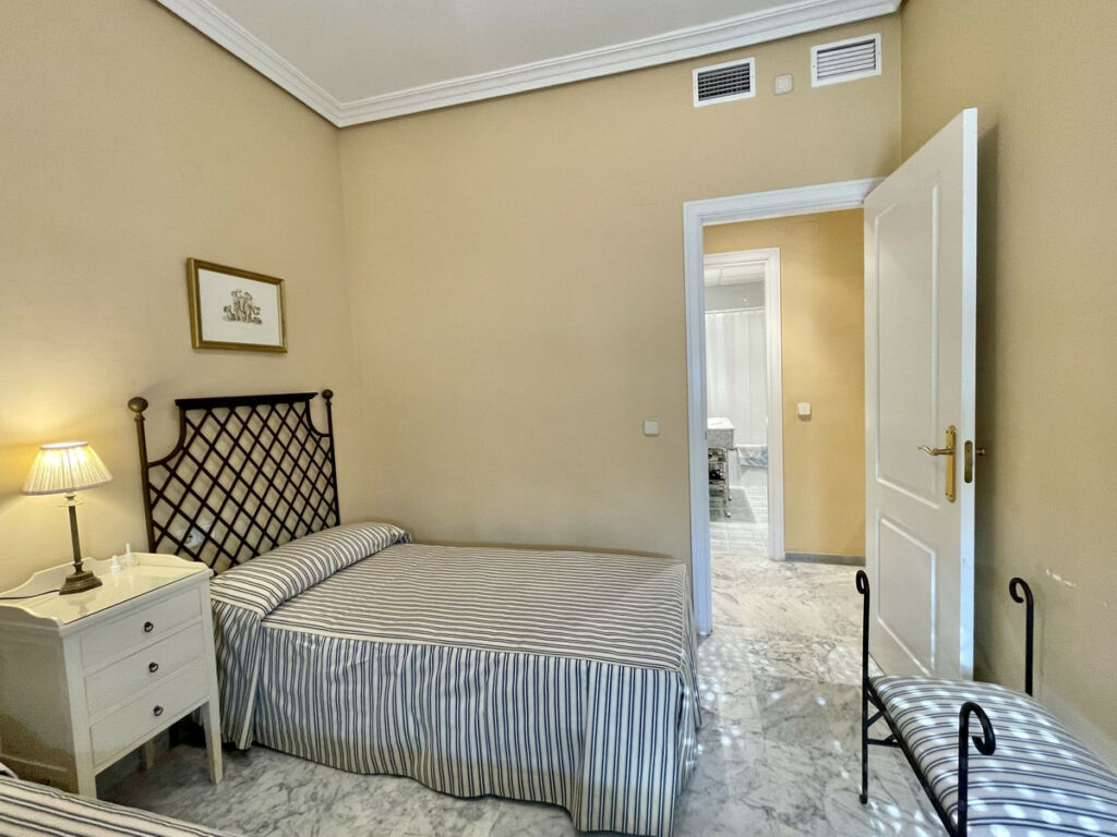Ground Floor Apartment The Golden Mile Málaga - image 28