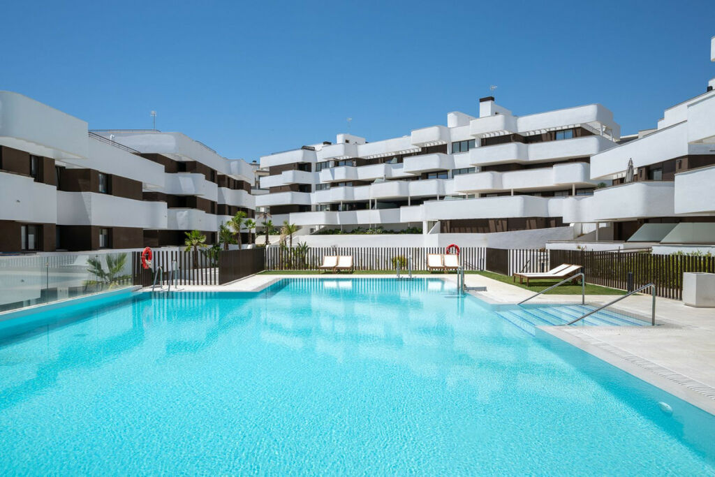 Middle Floor Apartment Estepona Málaga - image 35
