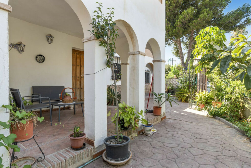 Detached Villa Estepona Málaga - image 35