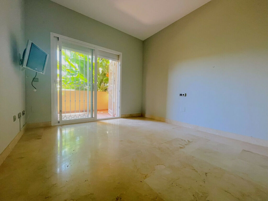 Middle Floor Apartment Estepona Málaga - image 36