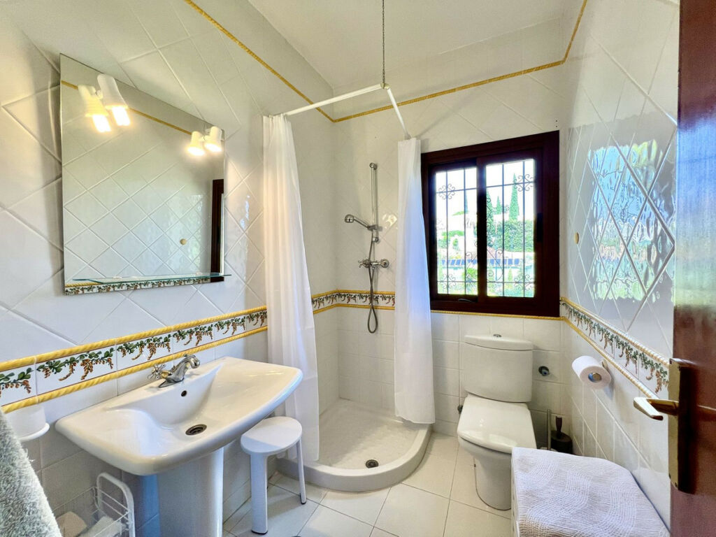 Detached Villa Elviria Málaga - image 33