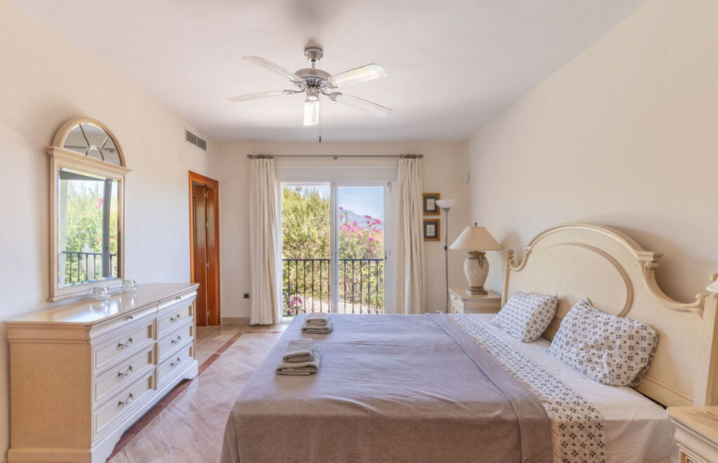 Detached Villa Benahavís Málaga - image 36