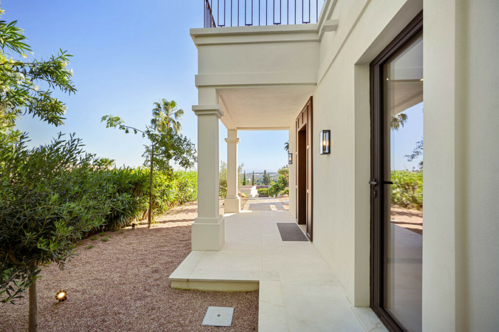 Detached Villa Nueva Andalucía Málaga - image 36