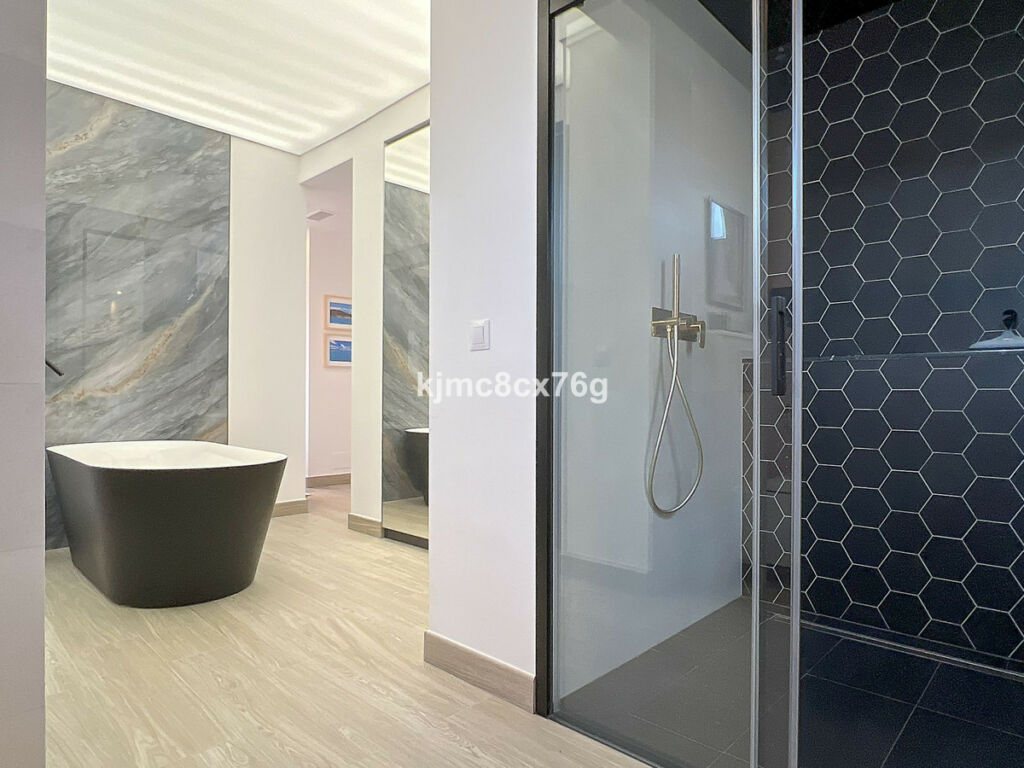 Detached Villa Riviera del Sol Málaga - image 36