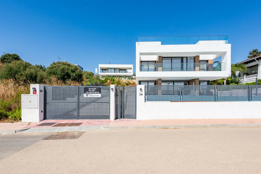Detached Villa Estepona Málaga - image 35
