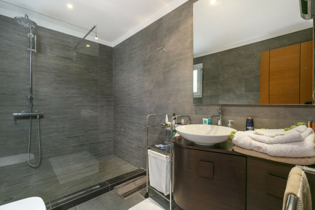 Middle Floor Apartment The Golden Mile Málaga - image 36