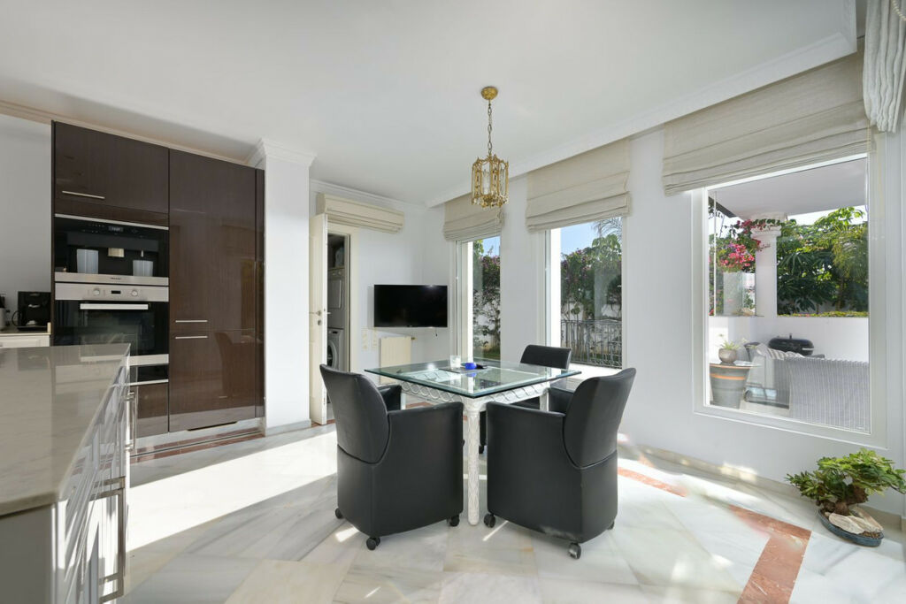 Detached Villa Marbesa Málaga - image 36