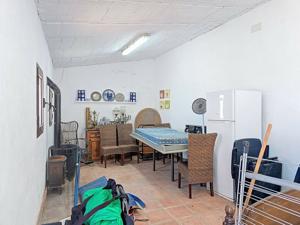 Detached Villa Riogordo Málaga - image 36