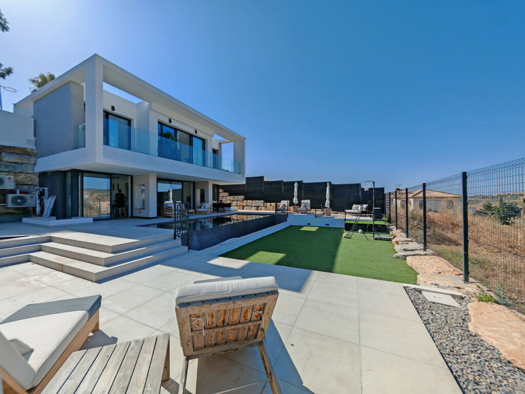 Detached Villa Estepona Málaga - image 36
