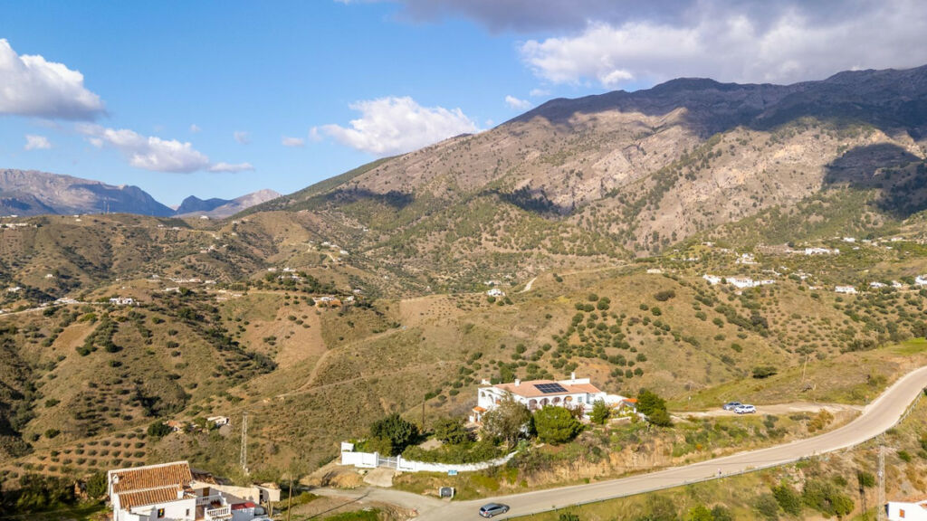 Detached Villa La Viñuela Málaga - image 36
