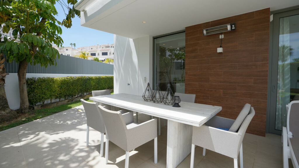 Detached Villa Estepona Málaga - image 36
