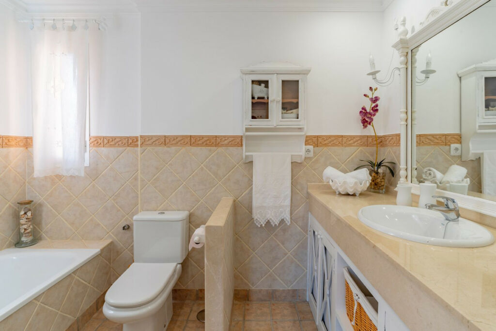 Detached Villa Sierrezuela Málaga - image 36