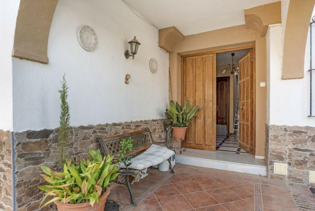 Detached Villa Estepona Málaga - image 36