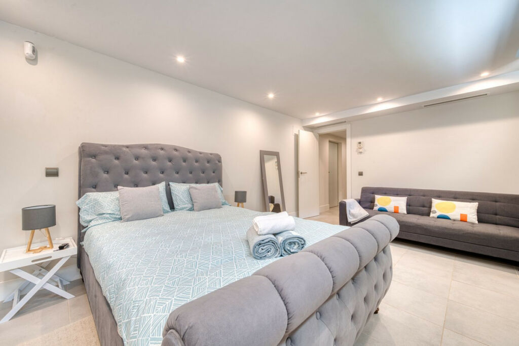 Detached Villa Estepona Málaga - image 36